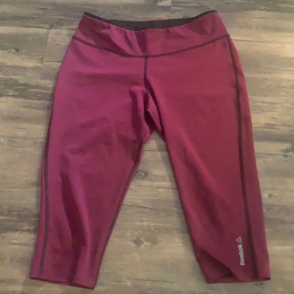 REVERSIBLE light/dark maroon capri leggings